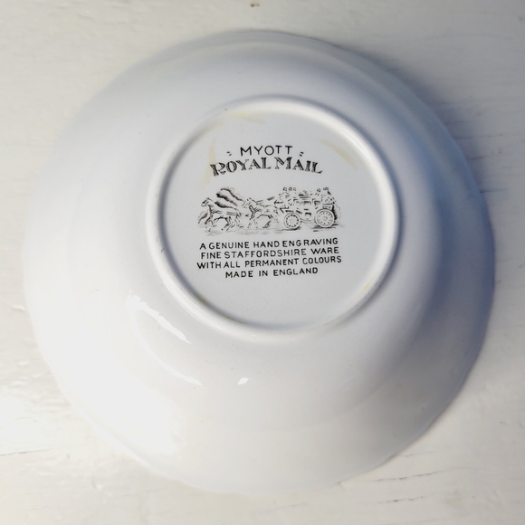 Myott Royal Mail Fine Staffordshire Ware Scalloped Bowl 6" - Picture 5 of 8